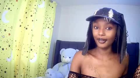 Snapshot of flirtyy_sheery chatting on 09-30-25, 12:21 sheery online show from 09-30-25, 12:21