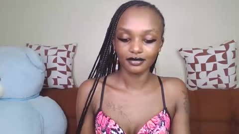 Snapshot of flirtyy_sheery chatting on 12-18-25, 05:08 sheery online show from 12-18-25, 05:08