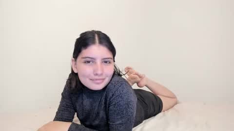 Snapshot of flordejamaica chatting on 09-25-25, 01:53 Tell me My Love online show from 09-25-25, 01:53