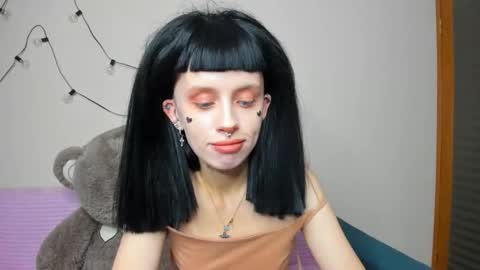 Snapshot of flowerofsin2001 chatting on 09-13-25, 03:12 Flower online show from 09-13-25, 03:12