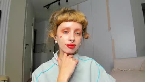 Snapshot of flowerofsin2001 chatting on 03-13-26, 04:35 Flower online show from 03-13-26, 04:35