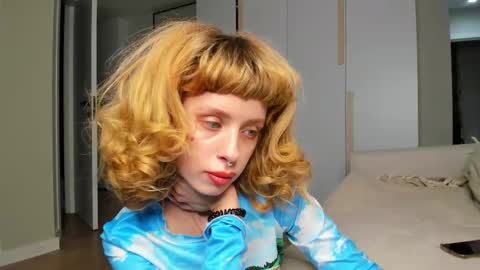 Snapshot of flowerofsin2001 chatting on 03-15-26, 06:36 Flower online show from 03-15-26, 06:36