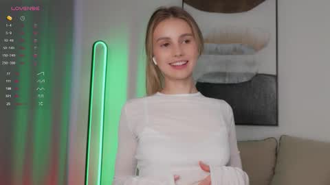 Adeline online show from 09-30-25, 03:55