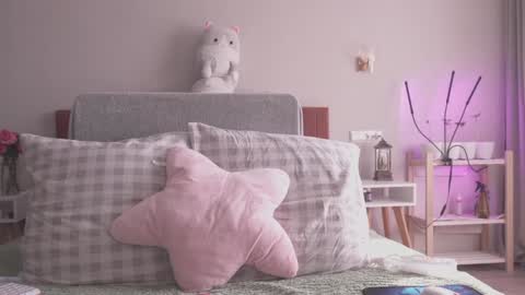 Snapshot of fluffy_hat chatting on 01-31-25, 09:05 Fluffy and Krut online show from 01-31-25, 09:05