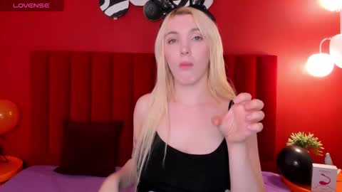 Monica online show from 10-31-25, 01:06