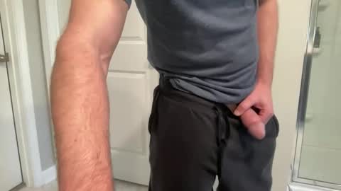 Snapshot of flyersguy84 chatting on 01-07-26, 04:09 Average Joe online show from 01-07-26, 04:09