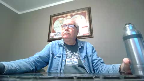 Snapshot of fmfsocal123 chatting on 12-28-24, 02:33 fmfsocal123 online show from 12-28-24, 02:33