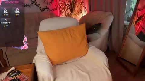 Snapshot of forest_lina chatting on 06-18-26, 01:04 online show from 06-18-26, 01:04
