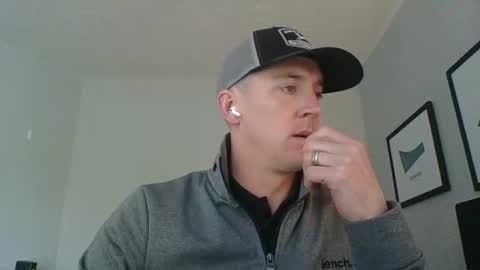 Snapshot of forthie4 chatting on 05-14-26, 01:18 Forthie4 online show from 05-14-26, 01:18