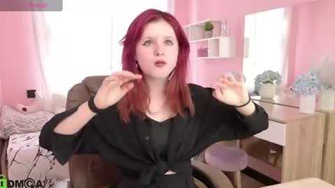 Snapshot of fox_cutee chatting on 06-20-26, 02:25 Fox online show from 06-20-26, 02:25