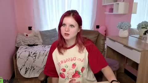 Snapshot of fox_cutee chatting on 06-25-26, 05:12 Fox online show from 06-25-26, 05:12