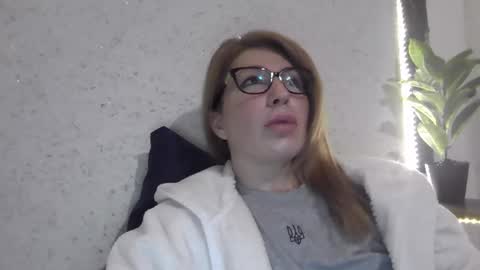 fox_red_lady7 online show from 03-11-25, 08:09