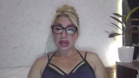 fox_red_lady7 online show from 10-02-25, 07:43