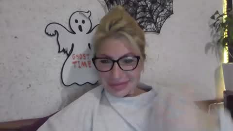 fox_red_lady7 online show from 10-29-25, 07:04