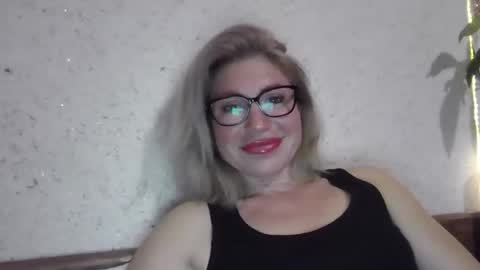 fox_red_lady7 online show from 04-13-26, 07:19