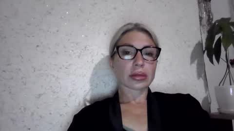 fox_red_lady7 online show from 05-31-26, 07:15