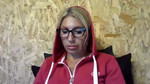 Snapshot of fox_red_lady7 chatting on 07-10-26, 04:42 fox_red_lady7 online show from 07-10-26, 04:42