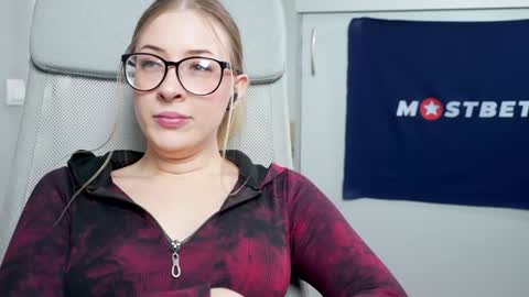 CUSTOM PHOTOS AND VIDEOS -  online show from 01-12-25, 05:22