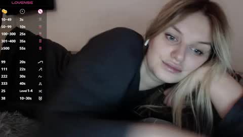 Snapshot of foxfrromearth chatting on 01-15-25, 02:38 i am your baby Alien online show from 01-15-25, 02:38