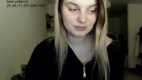 Snapshot of foxfrromearth chatting on 02-19-25, 09:25 i am your baby Alien online show from 02-19-25, 09:25