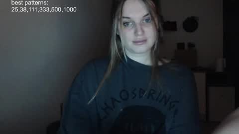 Snapshot of foxfrromearth chatting on 02-20-25, 06:02 i am your baby Alien online show from 02-20-25, 06:02