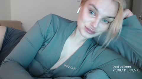 Snapshot of foxfrromearth chatting on 09-22-25, 10:50 i am your baby Alien online show from 09-22-25, 10:50