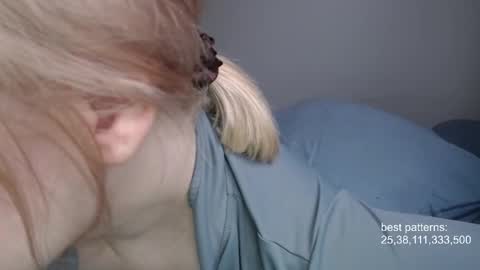 Snapshot of foxfrromearth chatting on 10-04-25, 01:53 i am your baby Alien online show from 10-04-25, 01:53