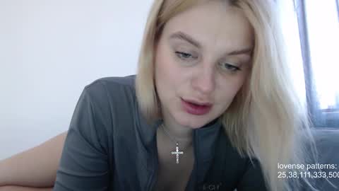 Snapshot of foxfrromearth chatting on 10-19-25, 09:21 i am your baby Alien online show from 10-19-25, 09:21