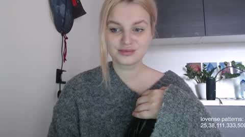 Snapshot of foxfrromearth chatting on 10-23-25, 08:24 i am your baby Alien online show from 10-23-25, 08:24