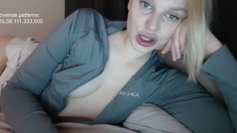 Snapshot of foxfrromearth chatting on 11-13-25, 07:46 i am your baby Alien online show from 11-13-25, 07:46