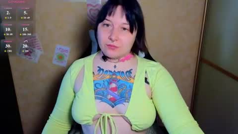 Snapshot of foxgirlandmerguis chatting on 07-21-26, 06:27 Belinda online show from 07-21-26, 06:27