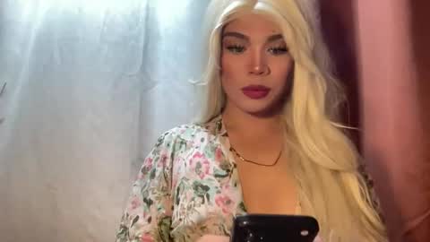 Snapshot of foxli_xx chatting on 03-13-26, 01:29 KITTY online show from 03-13-26, 01:29