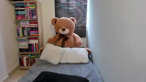 Snapshot of foxwen chatting on 07-14-26, 03:51 wen. online show from 07-14-26, 03:51