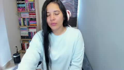 Snapshot of foxwen chatting on 07-16-26, 01:50 wen. online show from 07-16-26, 01:50