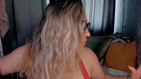 Kris online show from 10-25-25, 04:31