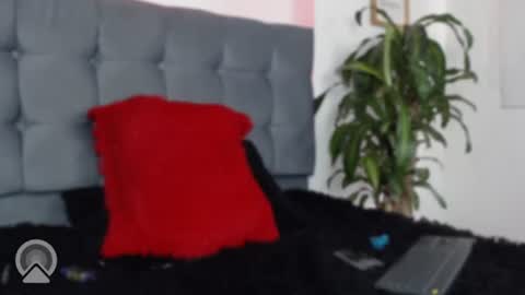 Snapshot of foxxy_angel chatting on 07-17-26, 08:35 Santi online show from 07-17-26, 08:35