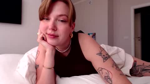 Snapshot of foxxycindy chatting on 09-23-25, 12:30 Cindy online show from 09-23-25, 12:30