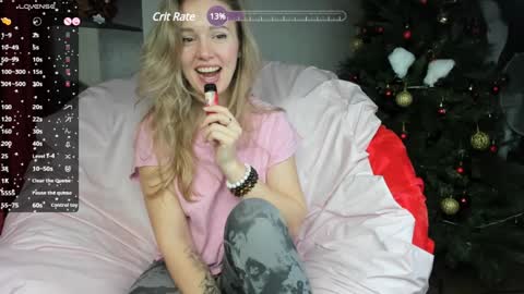 Snapshot of foxy_blond chatting on 12-19-24, 09:29 Foxy online show from 12-19-24, 09:29