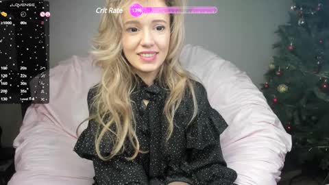 Snapshot of foxy_blond chatting on 12-27-24, 09:39 Foxy online show from 12-27-24, 09:39