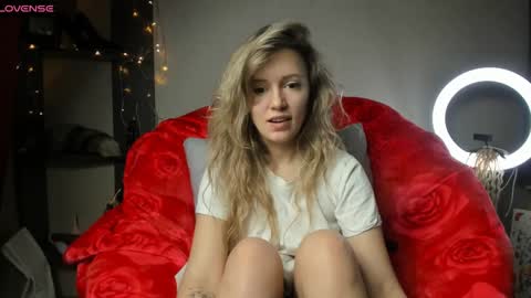 Snapshot of foxy_blond chatting on 01-22-25, 07:57 Foxy online show from 01-22-25, 07:57
