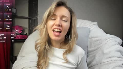 Snapshot of foxy_blond chatting on 01-31-25, 07:29 Foxy online show from 01-31-25, 07:29