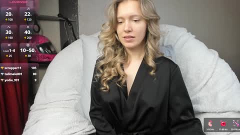 Snapshot of foxy_blond chatting on 02-03-25, 10:14 Foxy online show from 02-03-25, 10:14