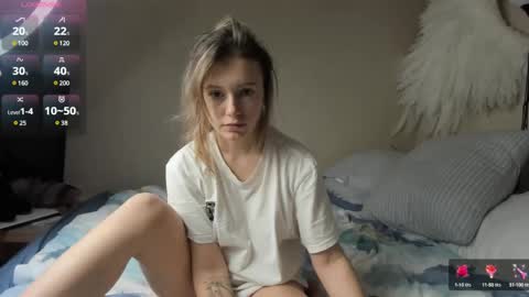 Snapshot of foxy_blond chatting on 02-17-25, 03:15 Foxy online show from 02-17-25, 03:15