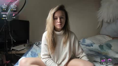 Snapshot of foxy_blond chatting on 02-18-25, 08:59 Foxy online show from 02-18-25, 08:59