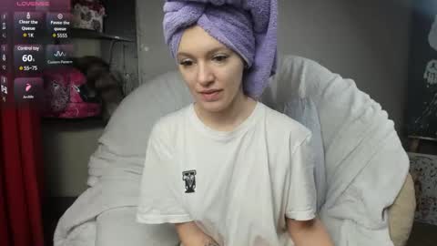Snapshot of foxy_blond chatting on 02-25-25, 03:52 Foxy online show from 02-25-25, 03:52