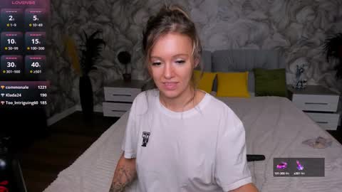 Snapshot of foxy_blond chatting on 02-26-25, 12:47 Foxy online show from 02-26-25, 12:47
