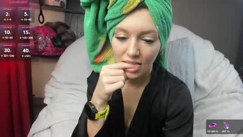 Snapshot of foxy_blond chatting on 02-28-25, 03:26 Foxy online show from 02-28-25, 03:26