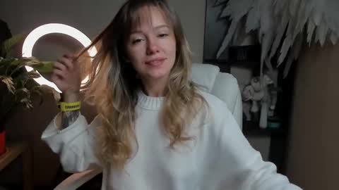 Snapshot of foxy_blond chatting on 09-16-25, 12:22 Foxy online show from 09-16-25, 12:22