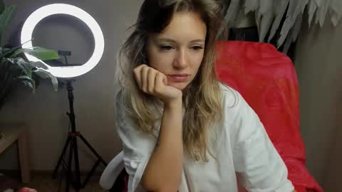 Snapshot of foxy_blond chatting on 09-26-25, 12:14 Foxy online show from 09-26-25, 12:14