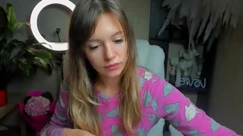Snapshot of foxy_blond chatting on 10-03-25, 12:18 Foxy online show from 10-03-25, 12:18